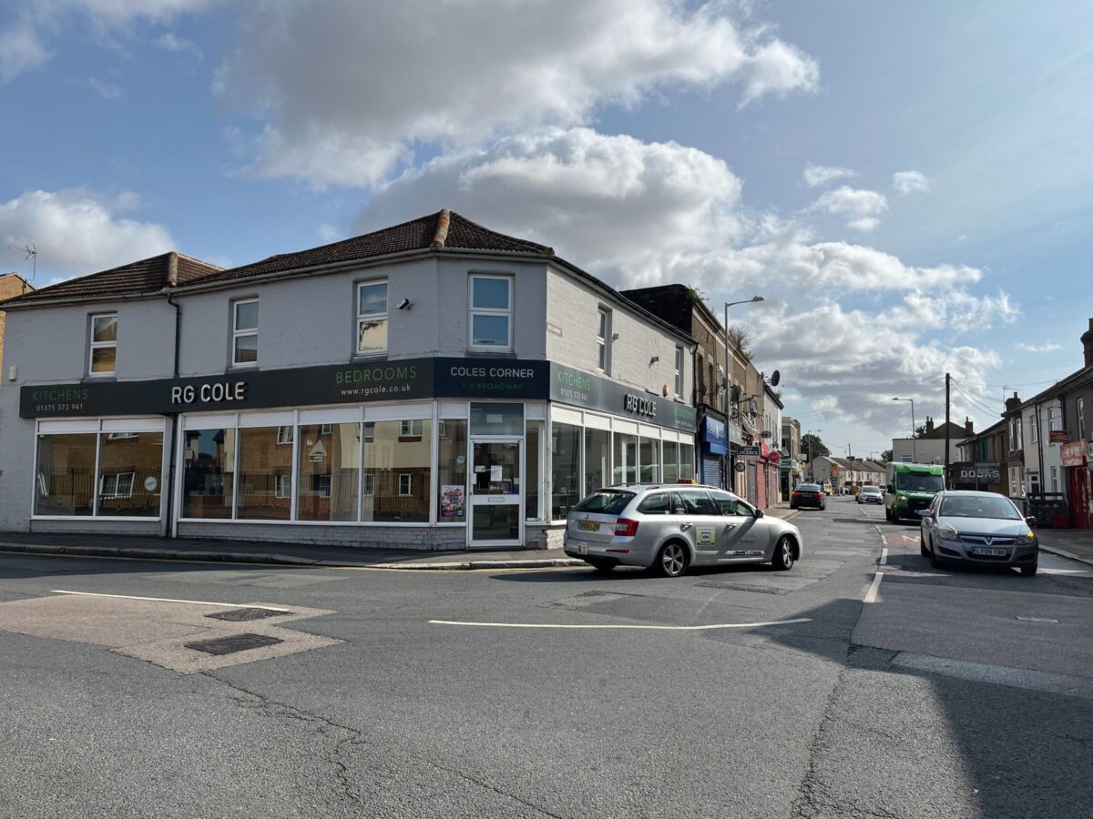 Broadway, Grays