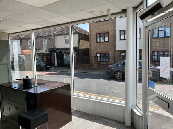 Broadway, Grays