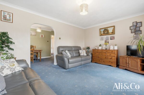 Waverley Gardens, Grays