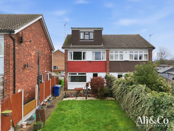 Waverley Gardens, Grays