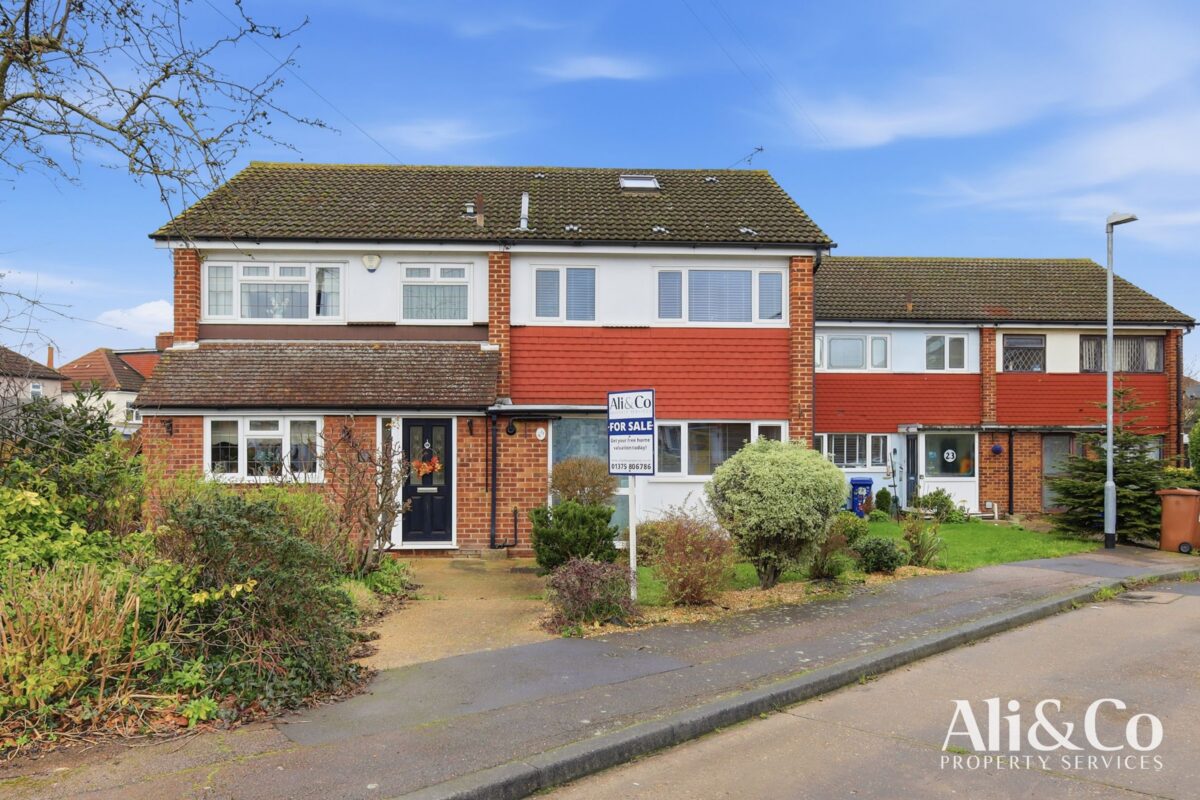 Waverley Gardens, Grays