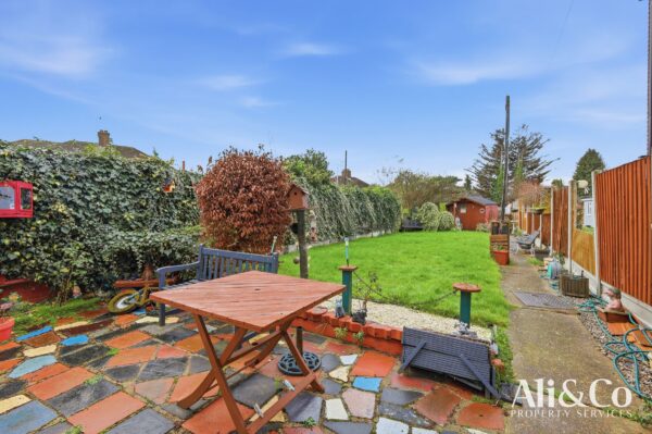 Waverley Gardens, Grays