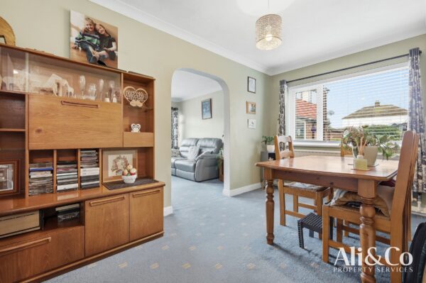 Waverley Gardens, Grays