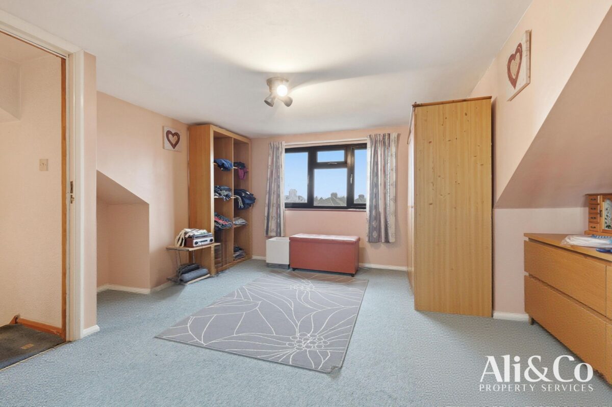 Waverley Gardens, Grays