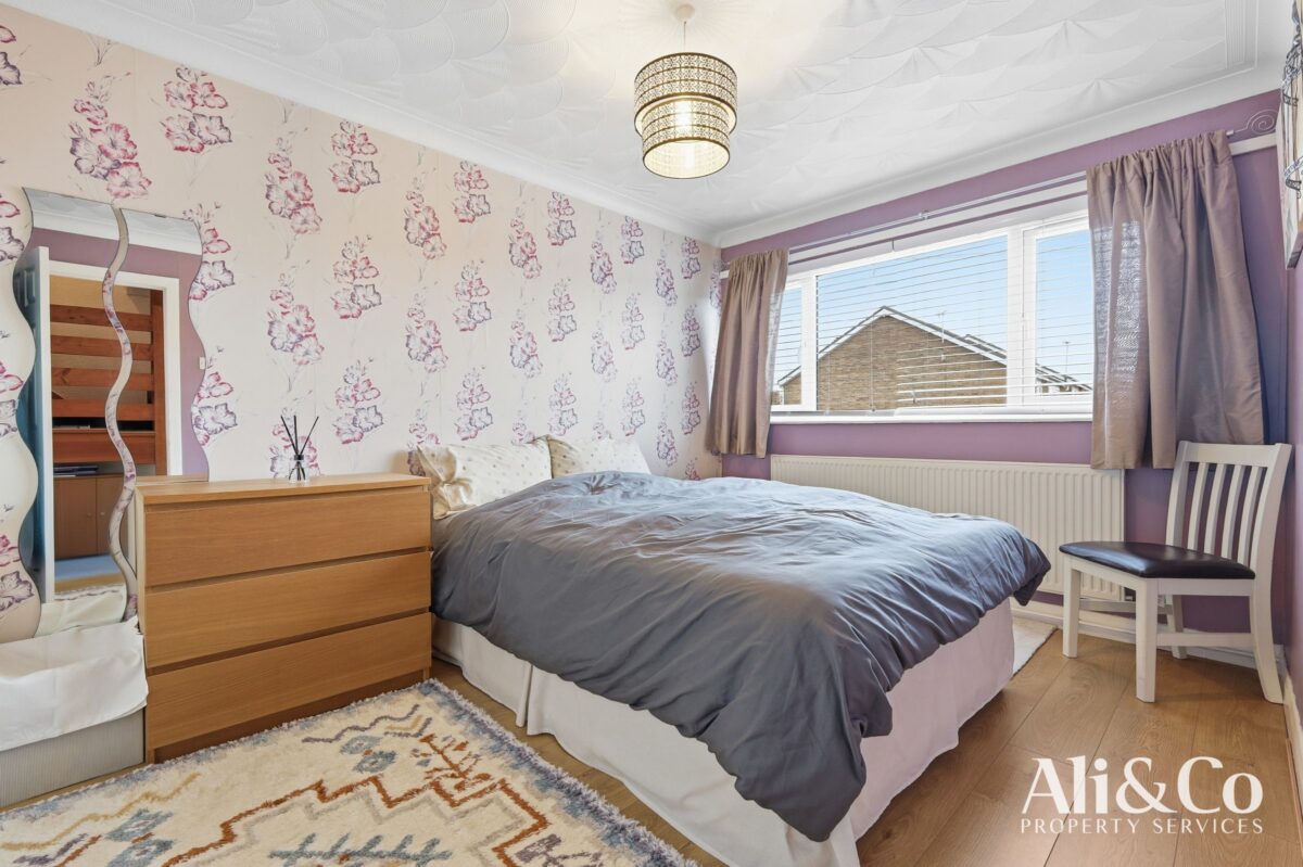 Waverley Gardens, Grays