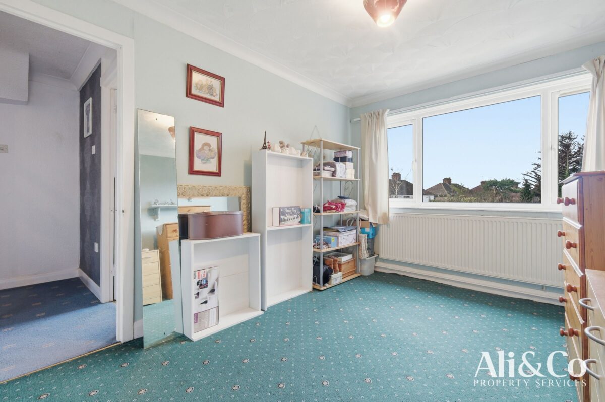 Waverley Gardens, Grays