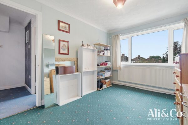 Waverley Gardens, Grays