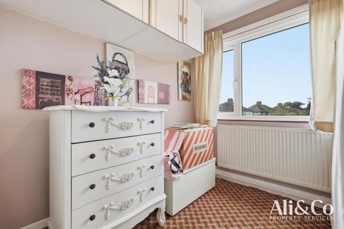 Waverley Gardens, Grays