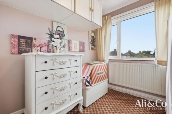 Waverley Gardens, Grays