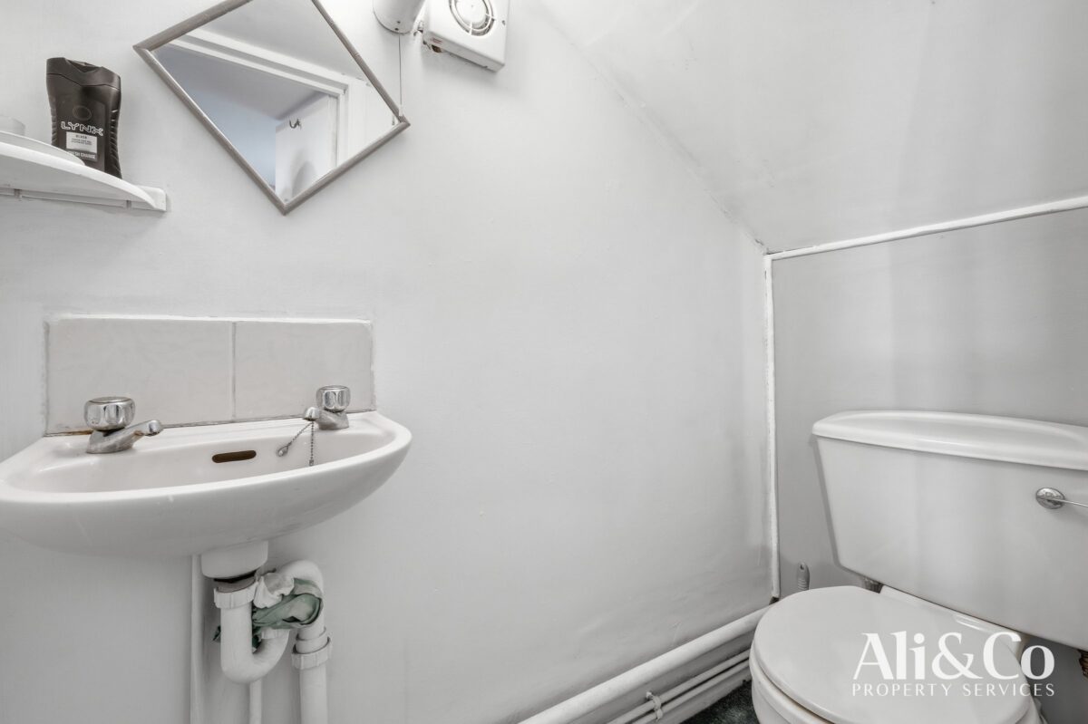 Waverley Gardens, Grays