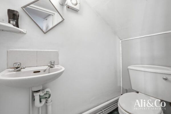 Waverley Gardens, Grays