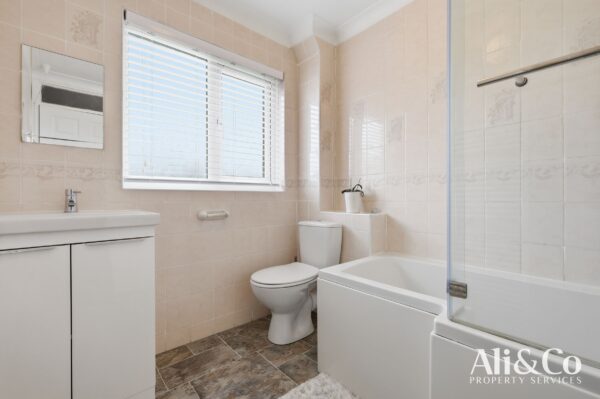 Waverley Gardens, Grays