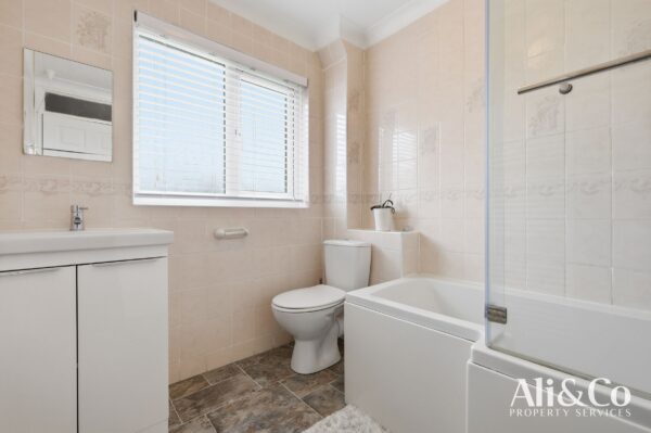 Waverley Gardens, Grays