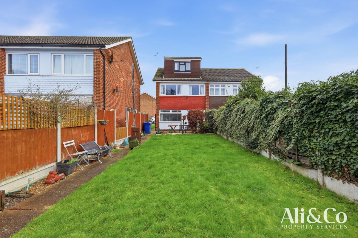 Waverley Gardens, Grays