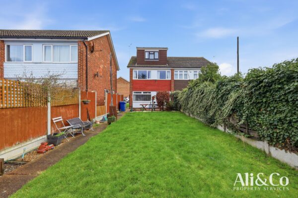 Waverley Gardens, Grays