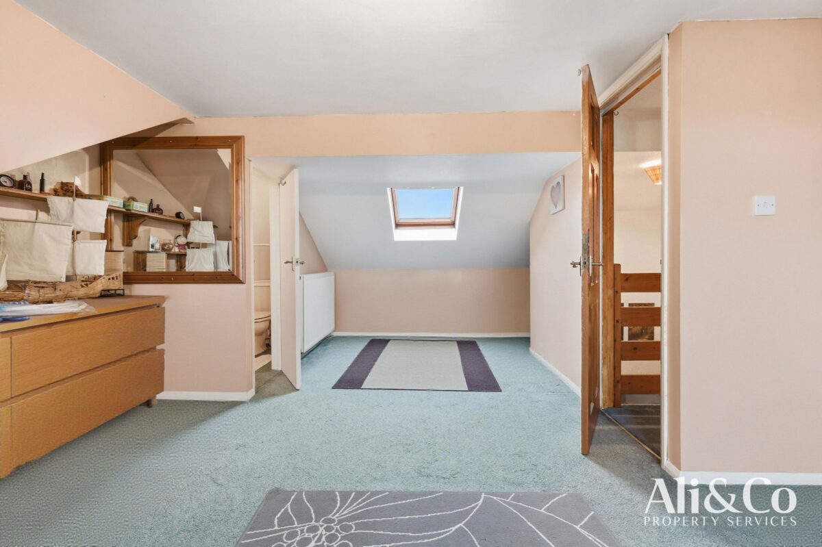 Waverley Gardens, Grays