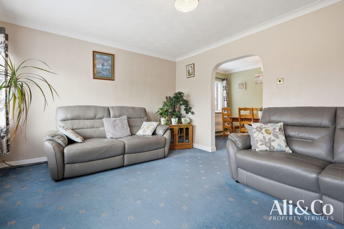 Waverley Gardens, Grays