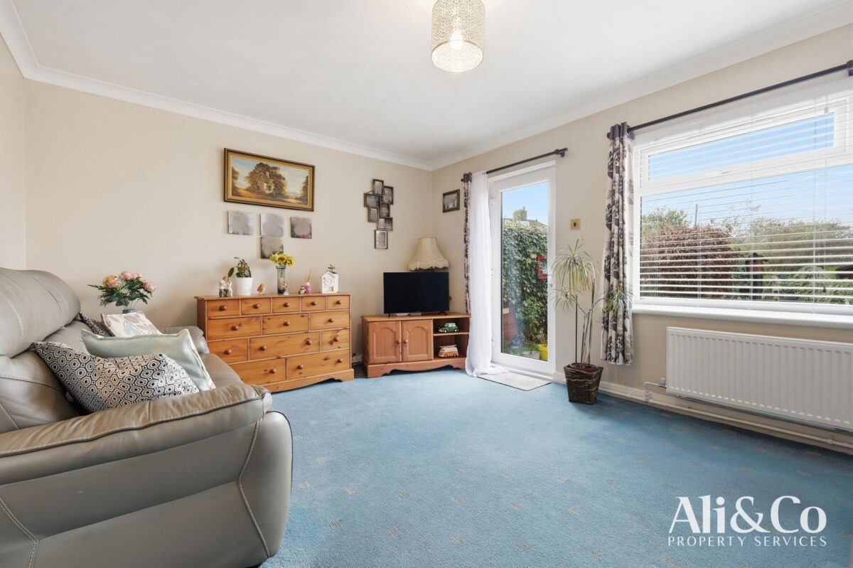 Waverley Gardens, Grays