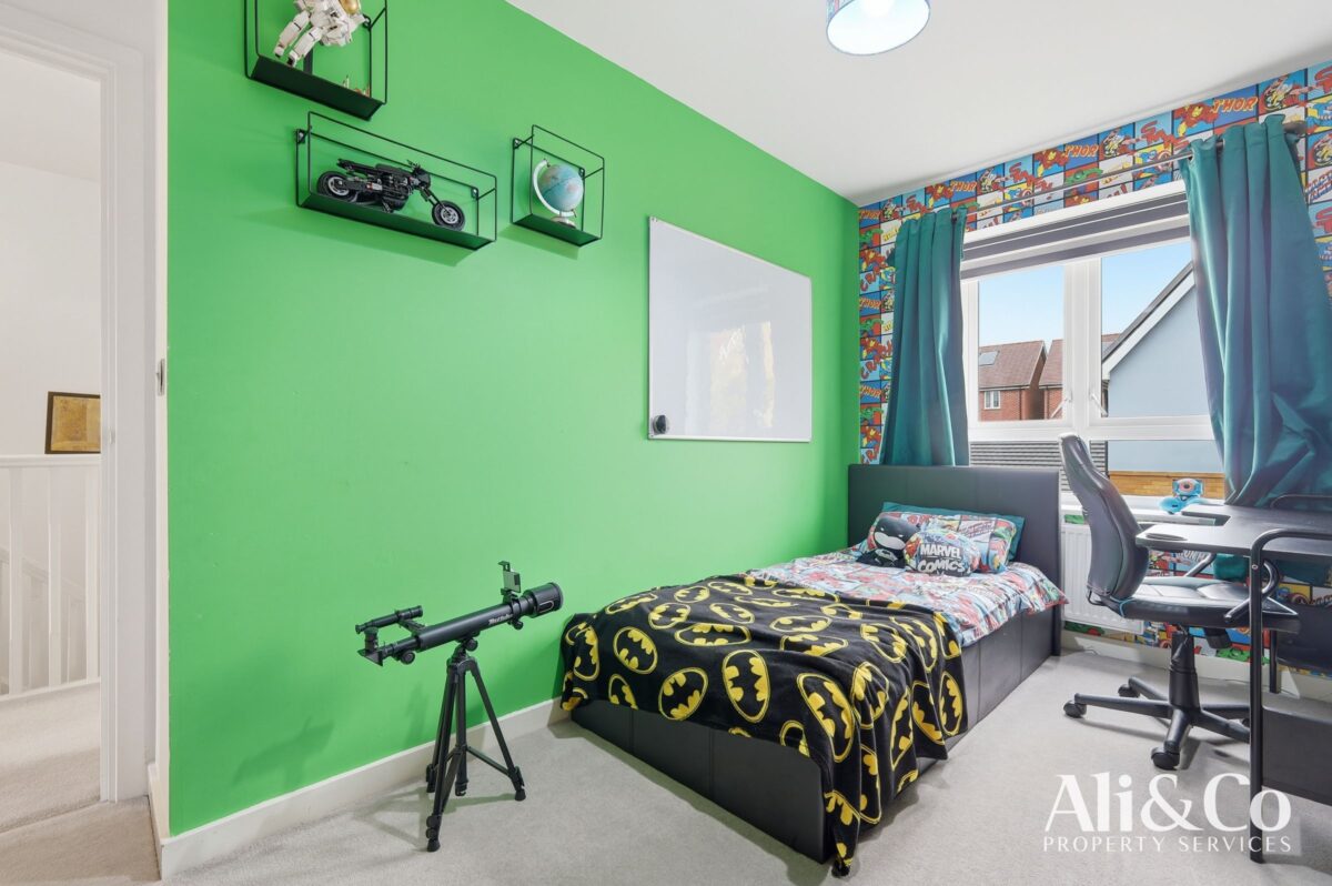 Culverin Avenue, Grays