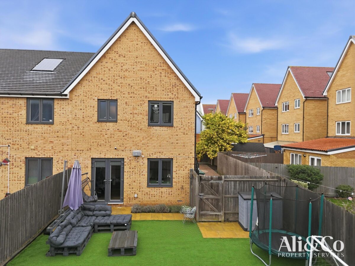 Culverin Avenue, Grays