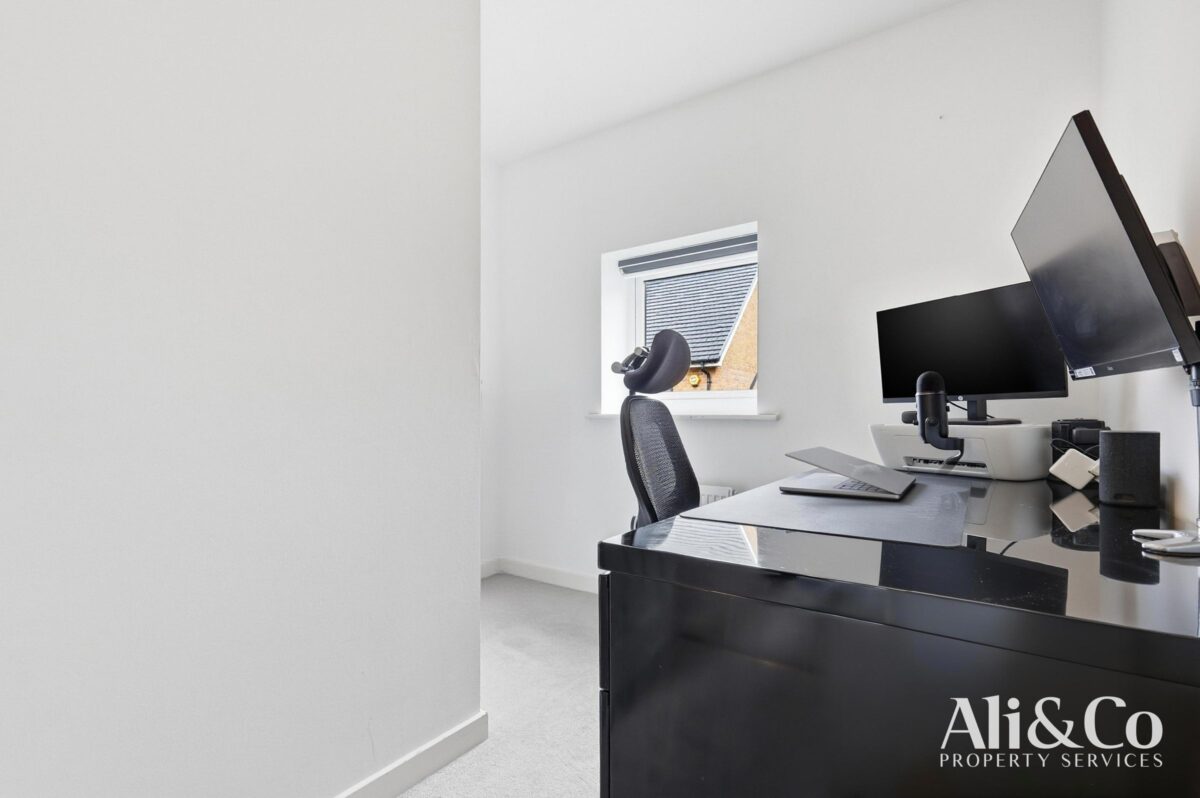 Culverin Avenue, Grays