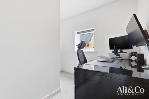 Culverin Avenue, Grays