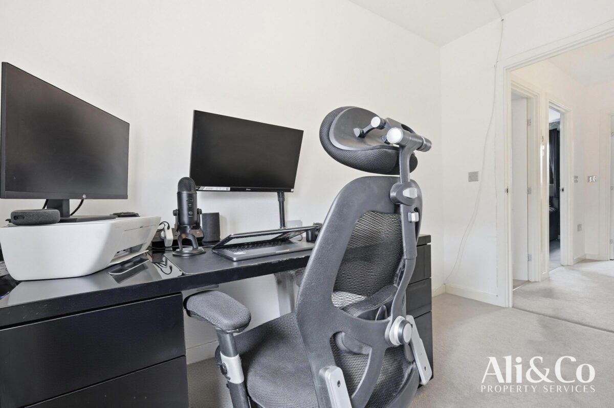 Culverin Avenue, Grays