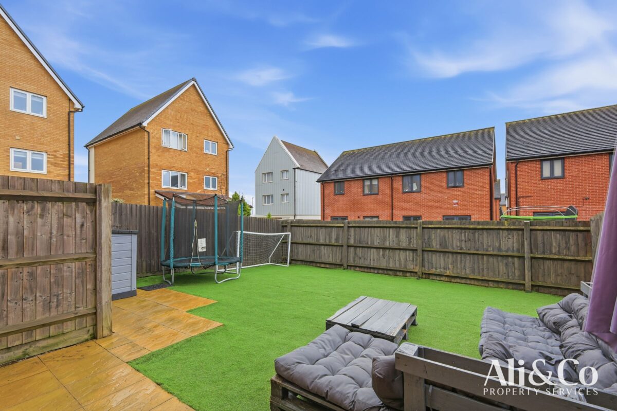 Culverin Avenue, Grays