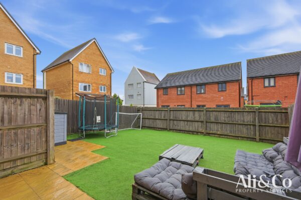 Culverin Avenue, Grays