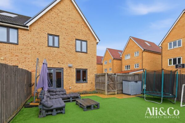 Culverin Avenue, Grays