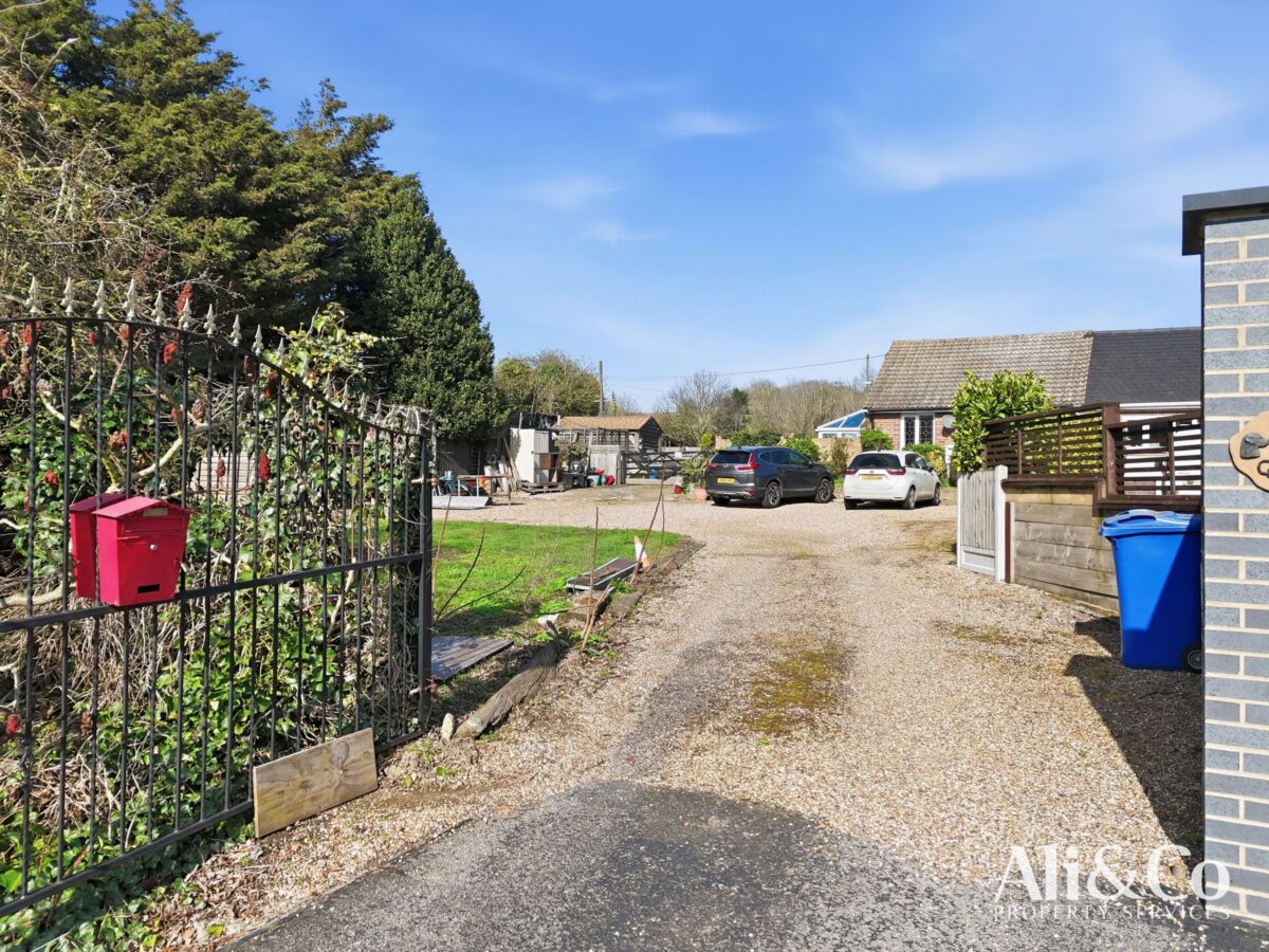 South Manor, Grays