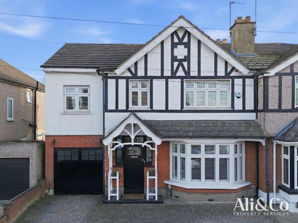 College Avenue, Grays