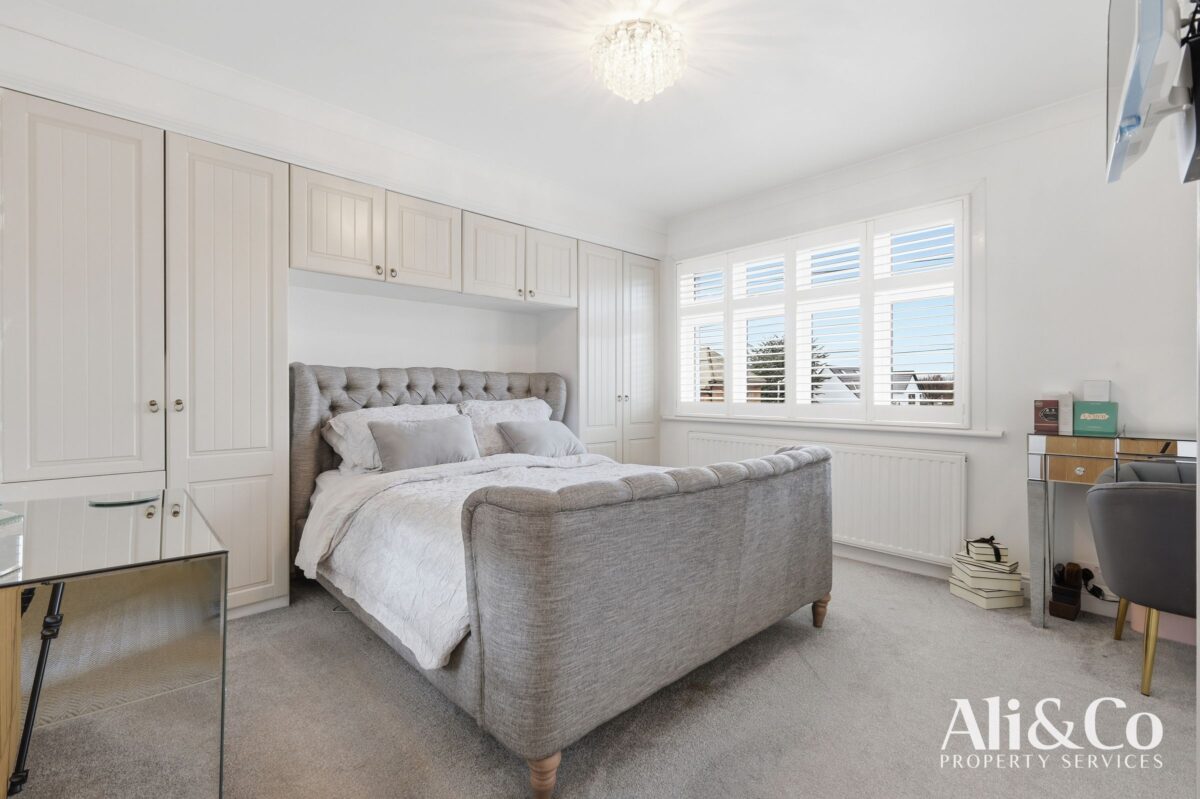 College Avenue, Grays