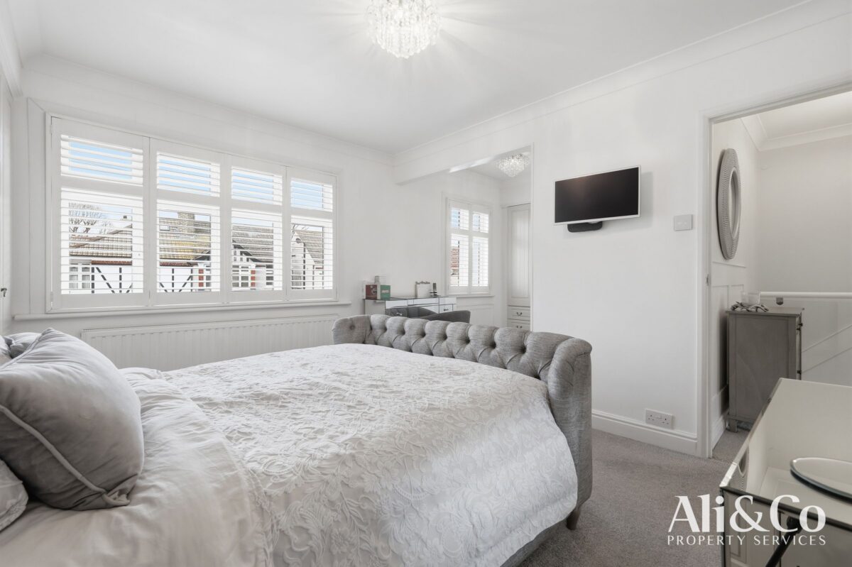 College Avenue, Grays