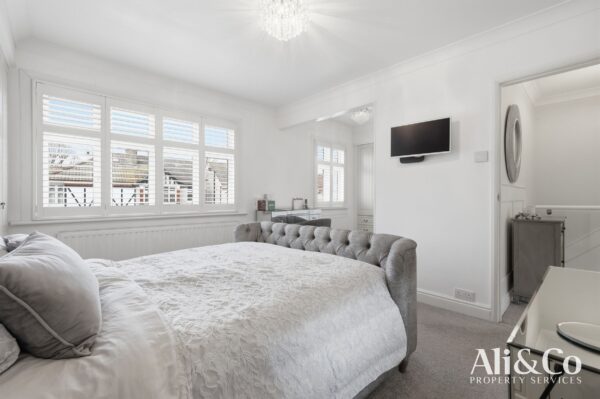 College Avenue, Grays