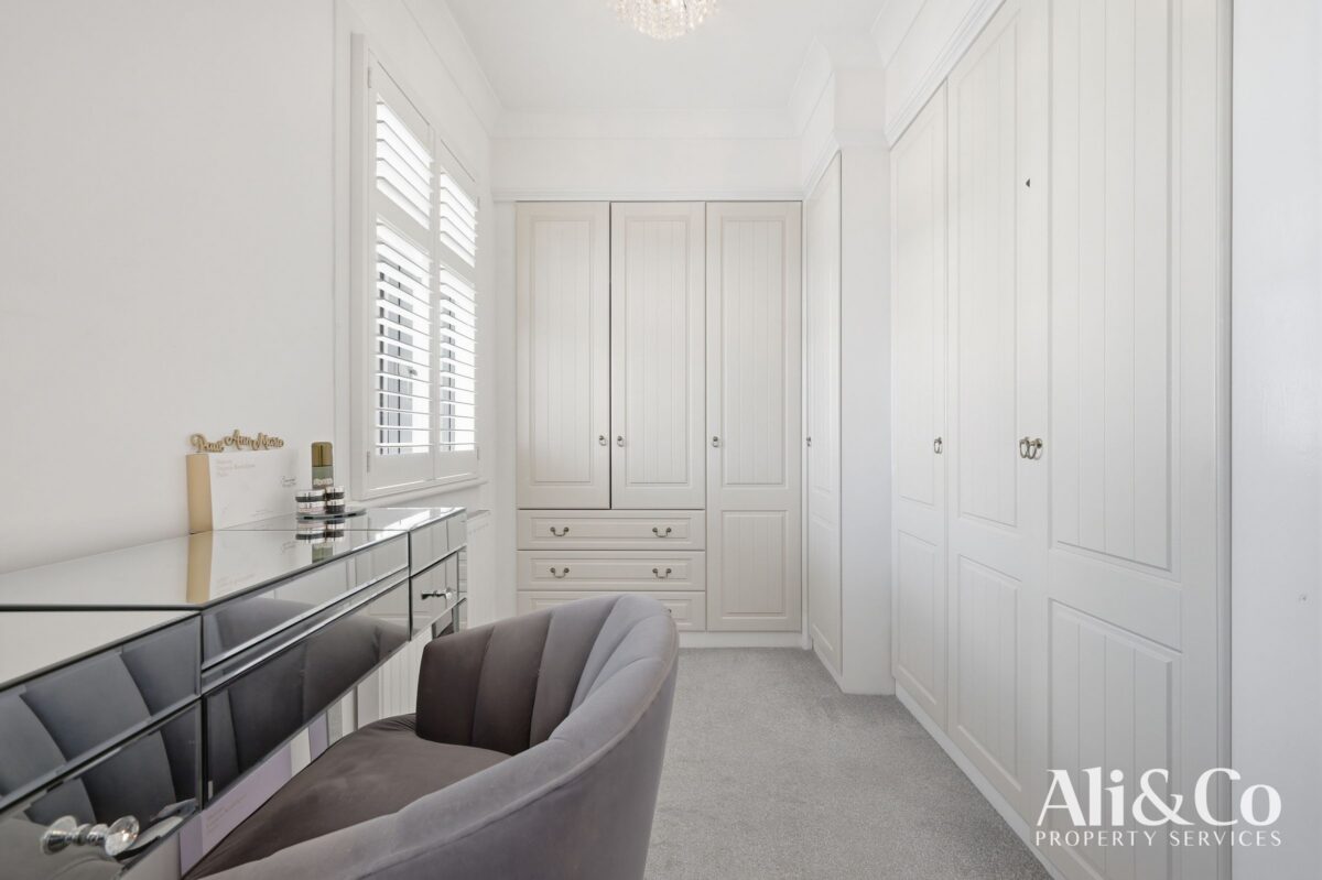 College Avenue, Grays