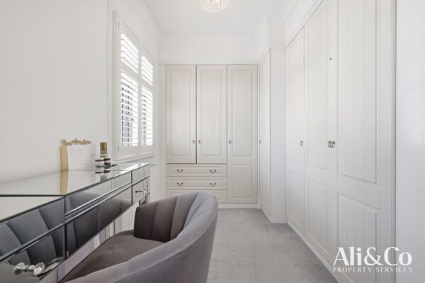 College Avenue, Grays