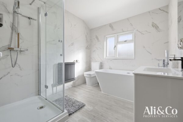 College Avenue, Grays