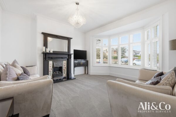 College Avenue, Grays