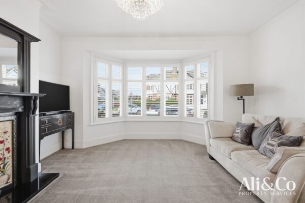 College Avenue, Grays