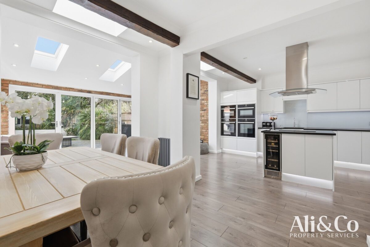 College Avenue, Grays