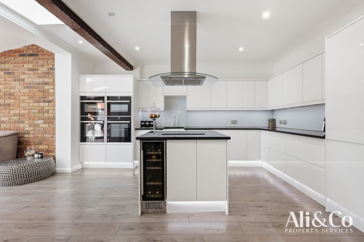 College Avenue, Grays