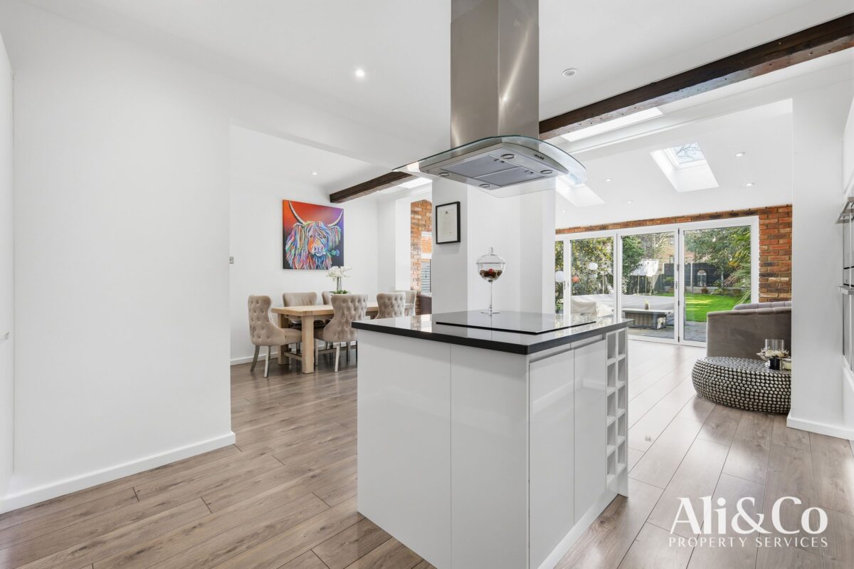 College Avenue, Grays