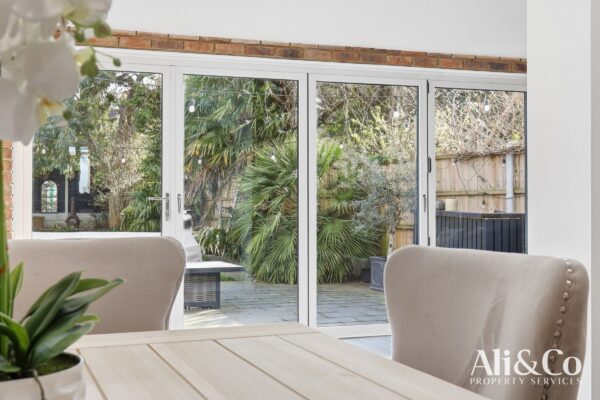 College Avenue, Grays