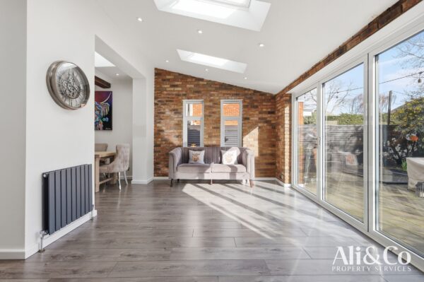 College Avenue, Grays