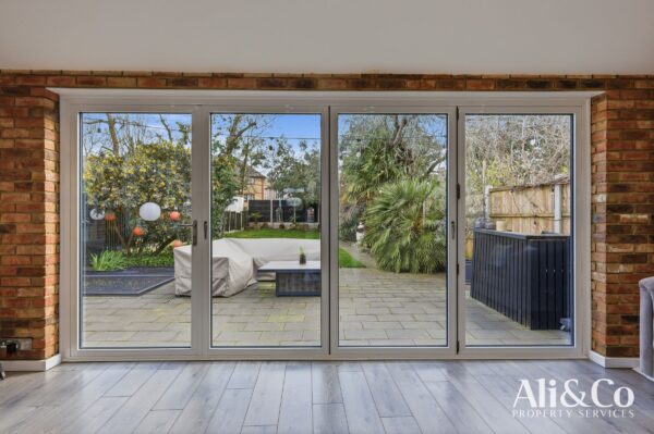 College Avenue, Grays