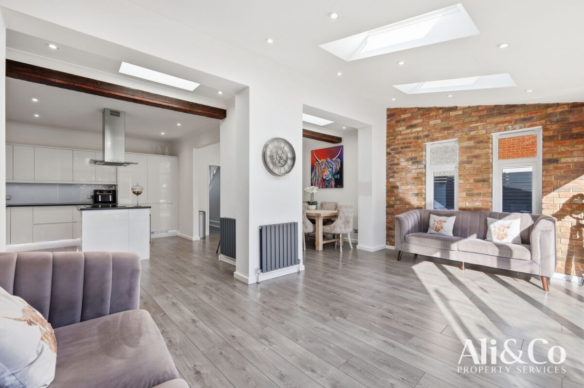 College Avenue, Grays