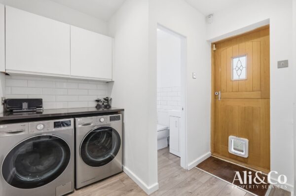 College Avenue, Grays