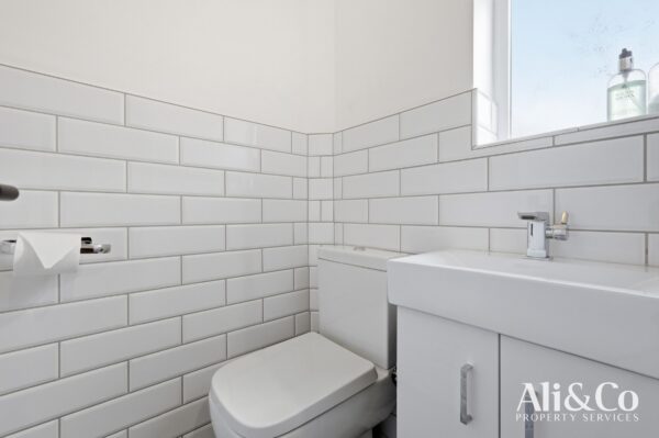 College Avenue, Grays