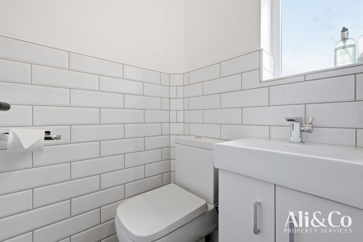 College Avenue, Grays